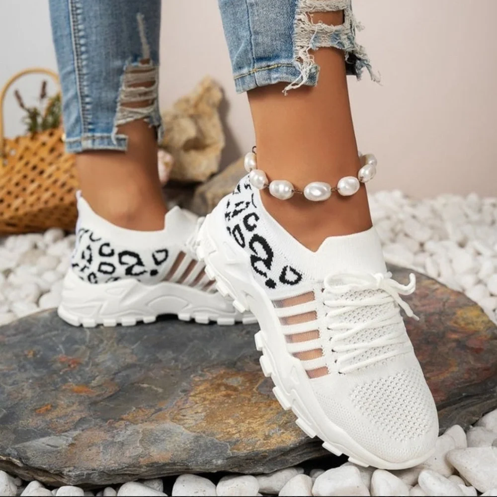 Women's White Sneakers size 11 - Picture 2 of 8